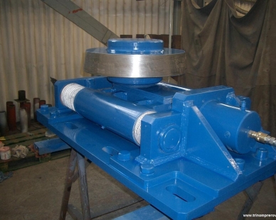 CONSTRUCTION AND PRODUCTION OF HYDRAULIC AXIAL ROLLER FOR ROTARY KILN (Moldávie)